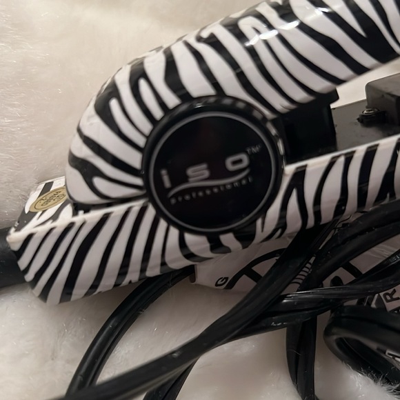 I S O PROFESSIONAL 1 INCH STRAIGHT IRON. ZEBRA PRINT. Gently used. - Picture 2 of 6